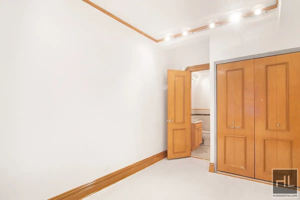 West 58 Street - Photo 5