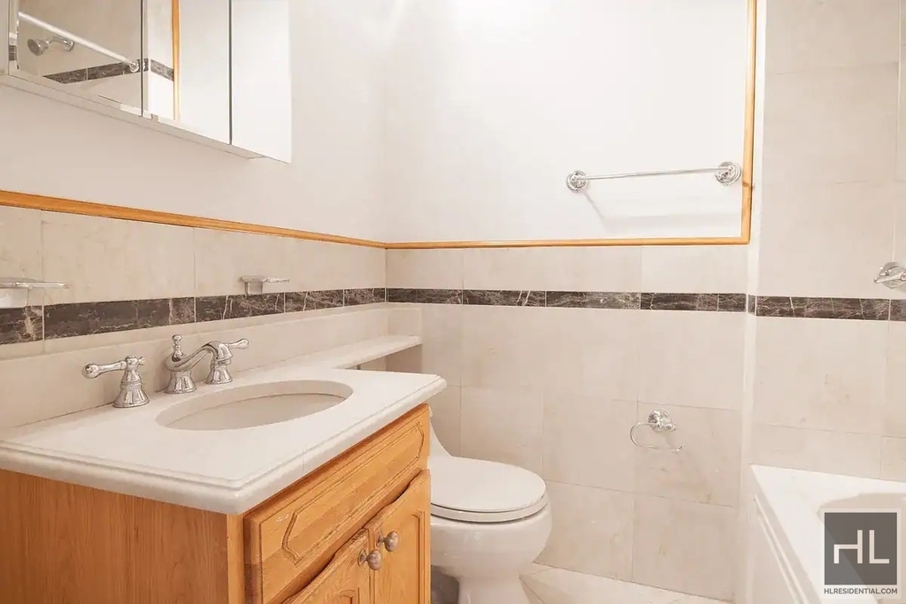 West 58 Street - Photo 6