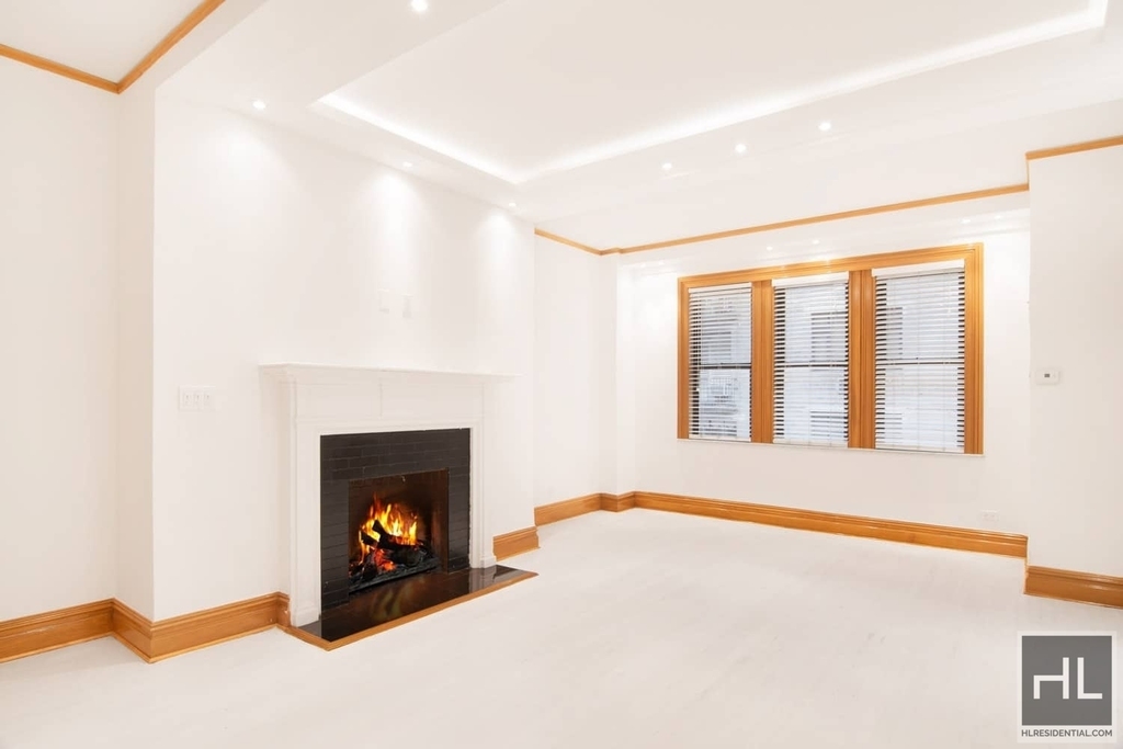 West 58 Street - Photo 1
