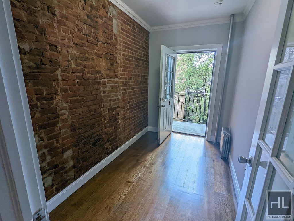 9 Avenue - Photo 2