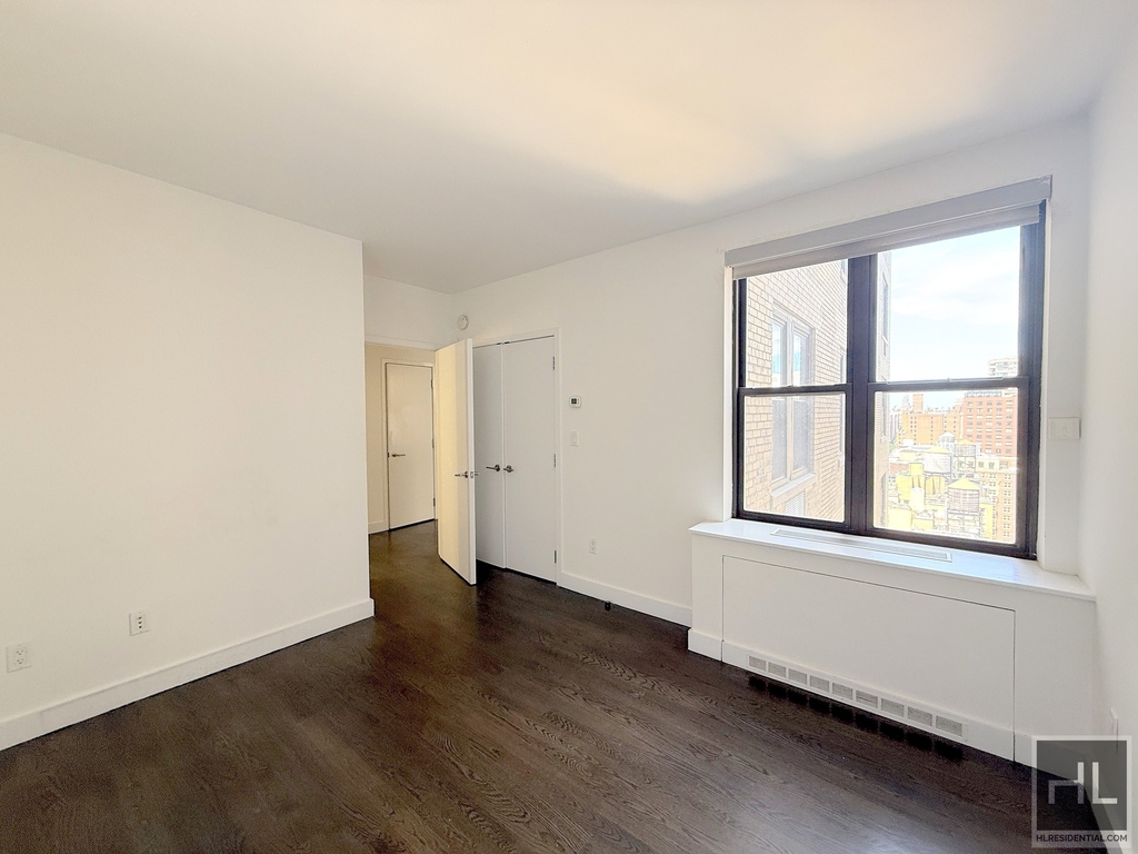 666 West End Avenue - Photo 6