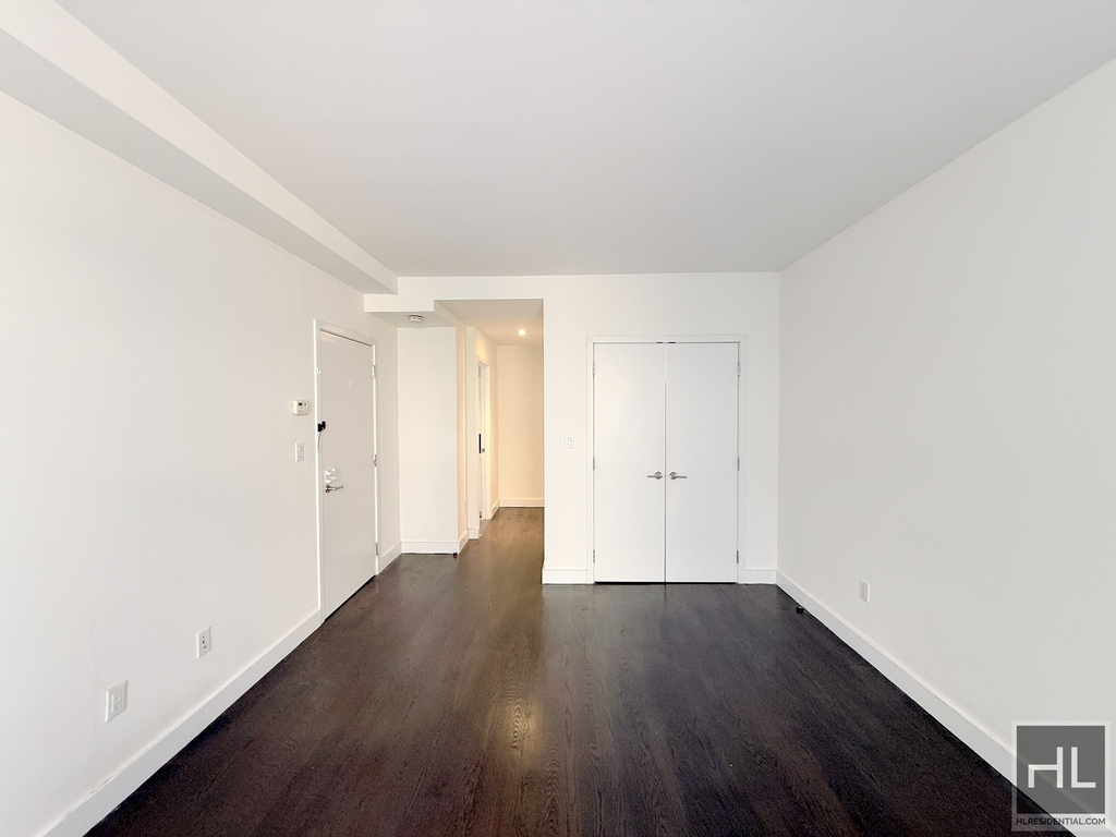 666 West End Avenue - Photo 3