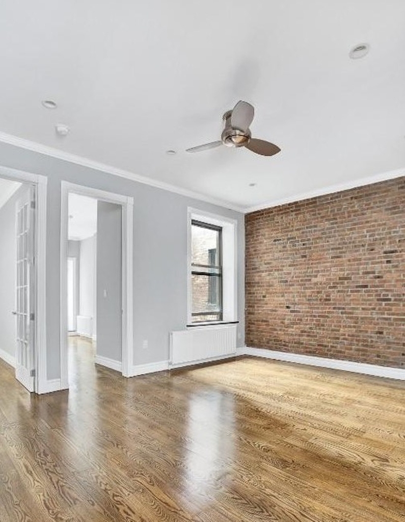 West 50 Street - Photo 3