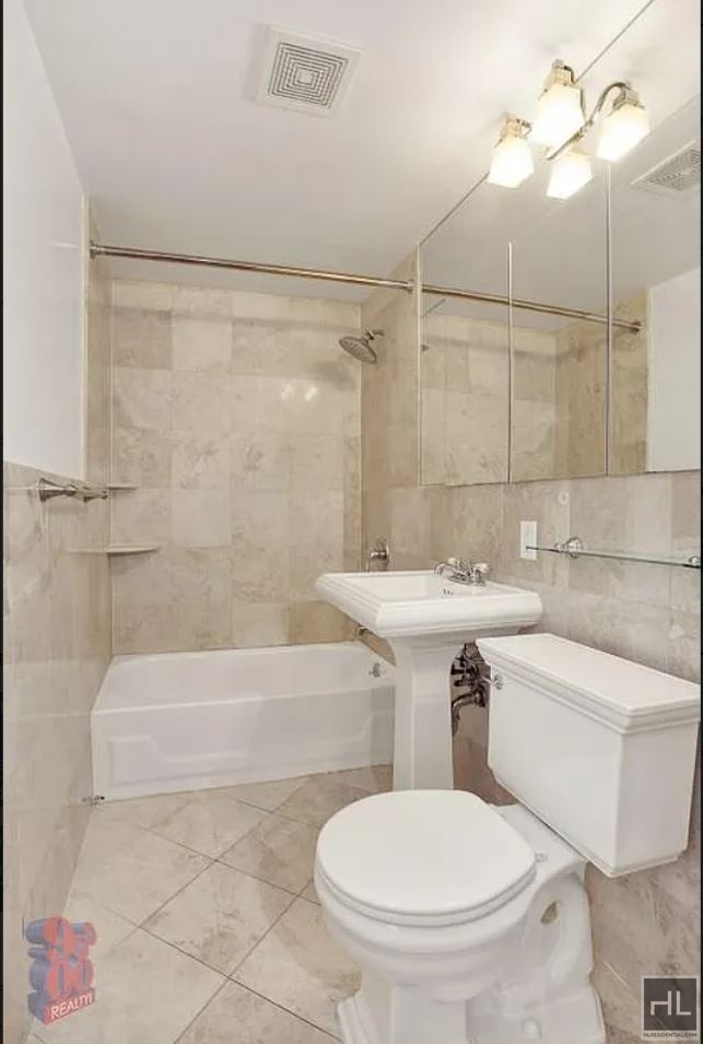 West 50 Street - Photo 5
