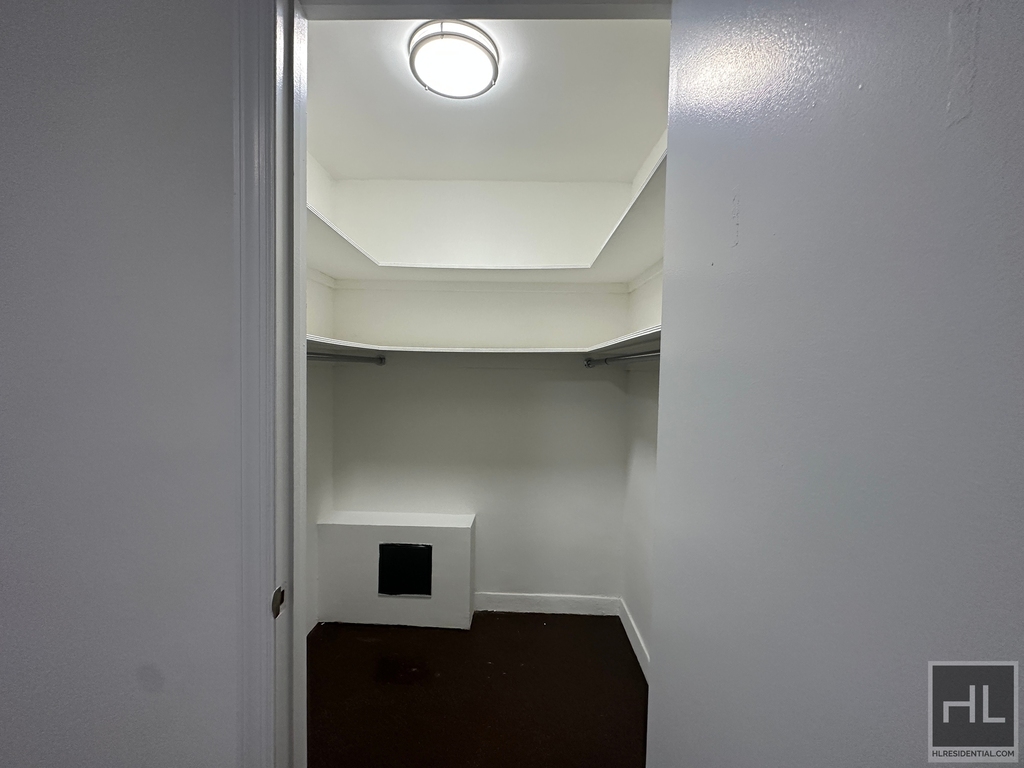 East 46 Street - Photo 3