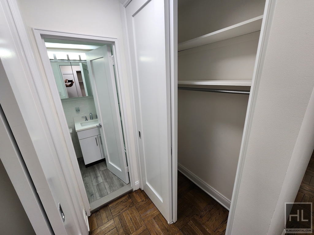 East 35 Street - Photo 3
