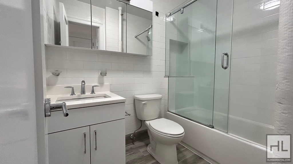 East 65 Street - Photo 3