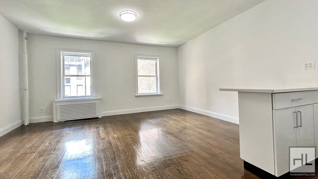 East 65 Street - Photo 0