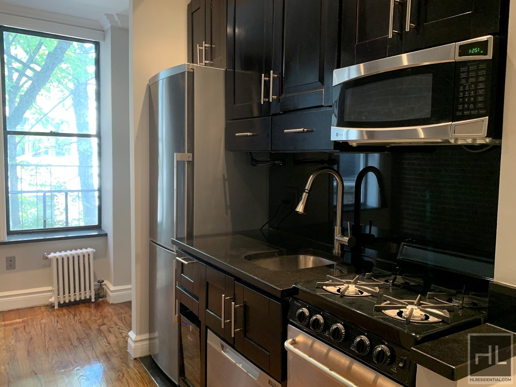 West 103rd Street - Photo 4