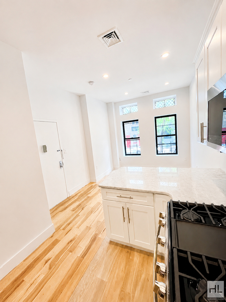 West 150 Street - Photo 8