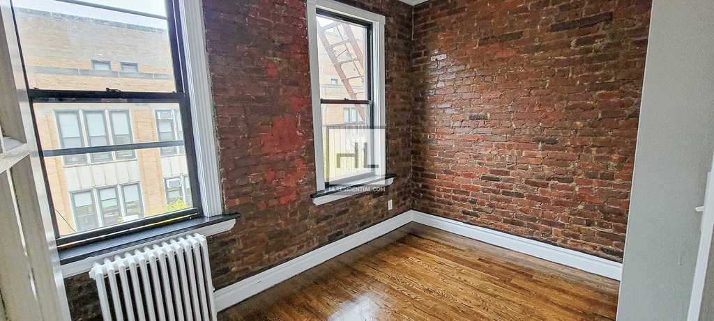East 13th Street - Photo 4
