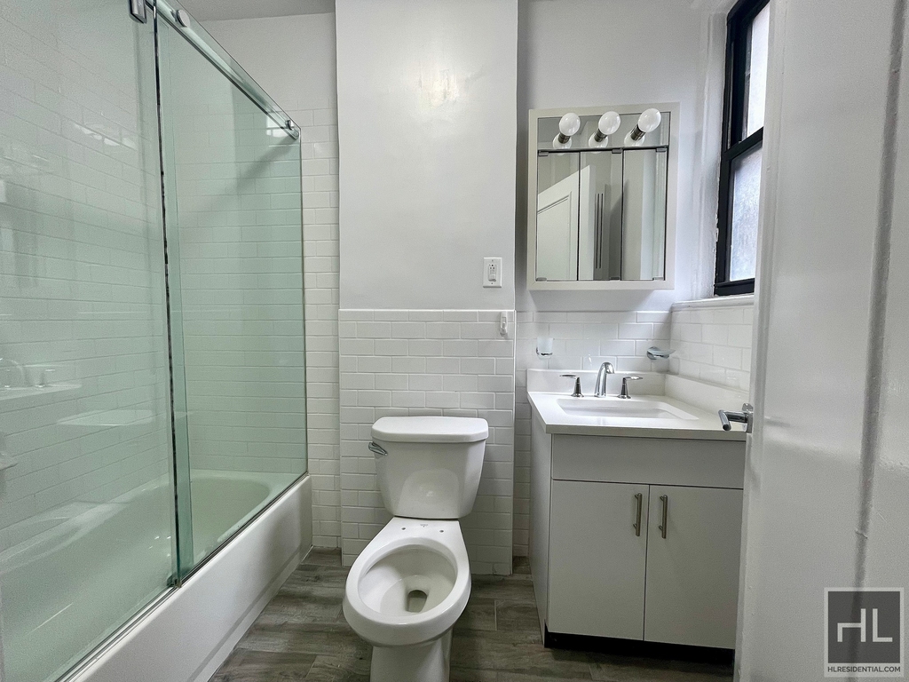 East 46 Street - Photo 3