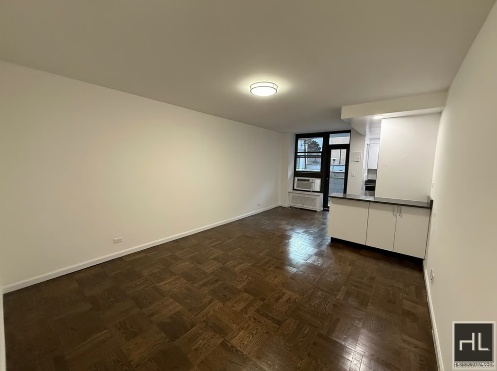 East 35 Street - Photo 1