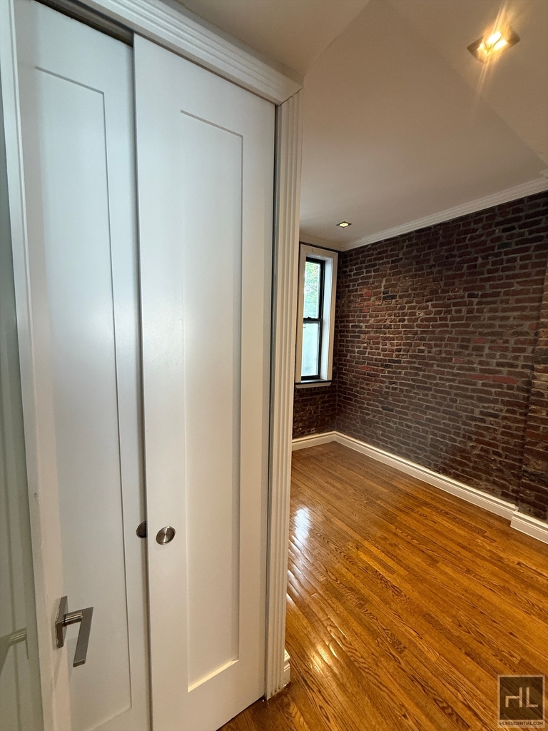 East 13th Street - Photo 5