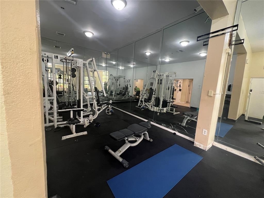 2445 Sw 18th - Photo 10