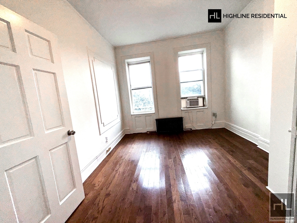 33-19 9 Street - Photo 3