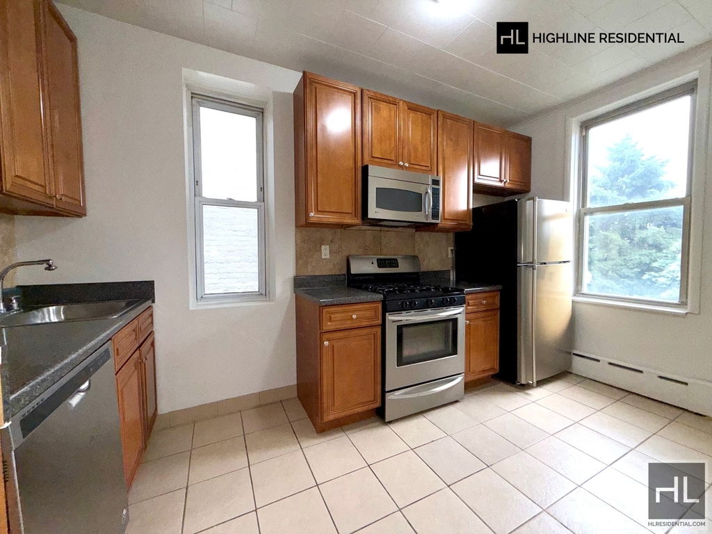 33-19 9 Street - Photo 4