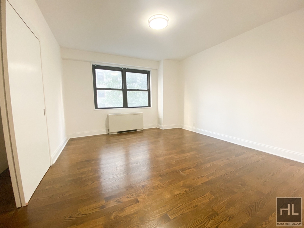 East 89th Street - Photo 3