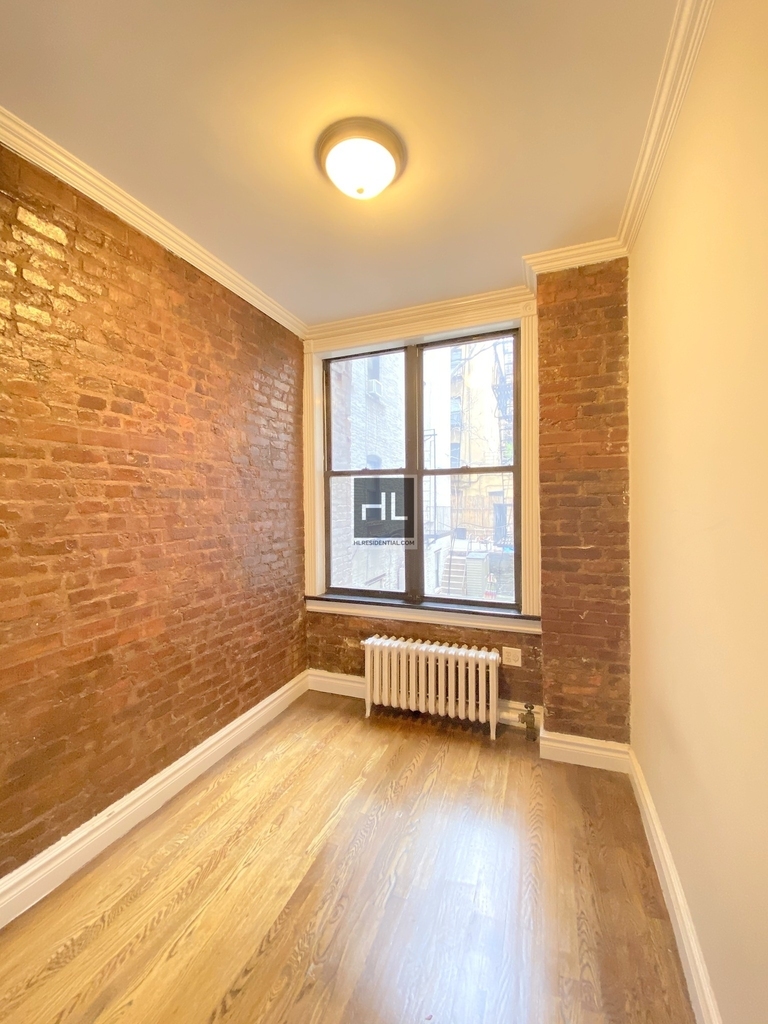East 13th Street - Photo 5