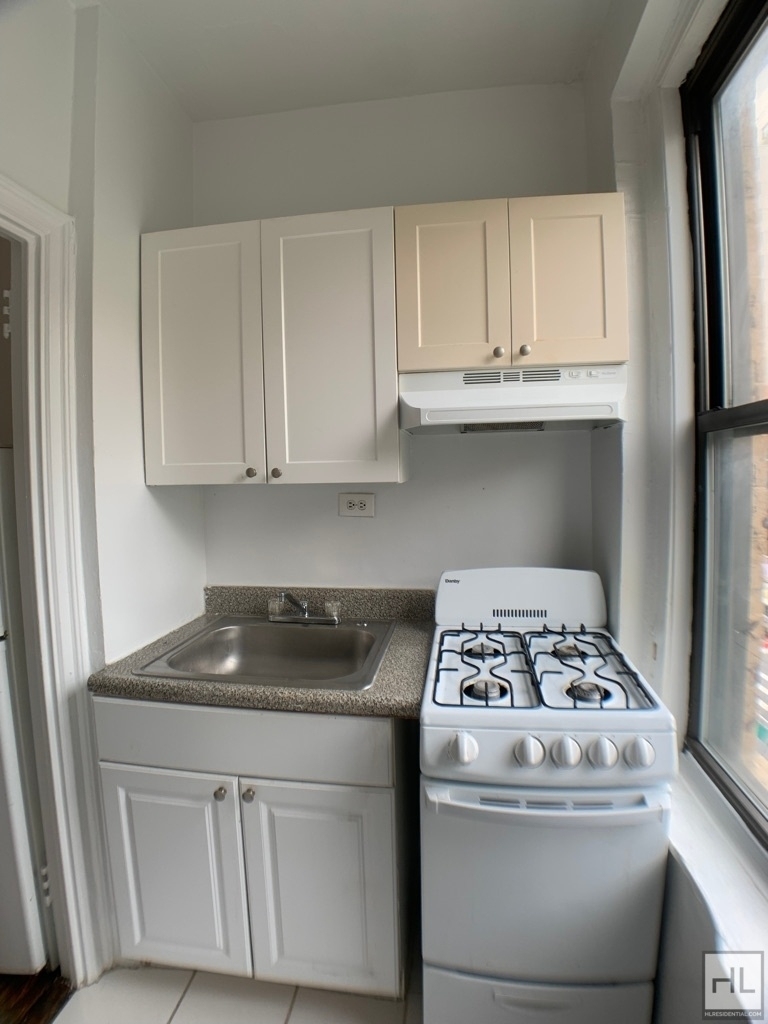 E 58th St - Photo 1