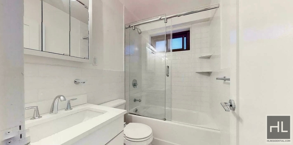E 89 St - Photo 4