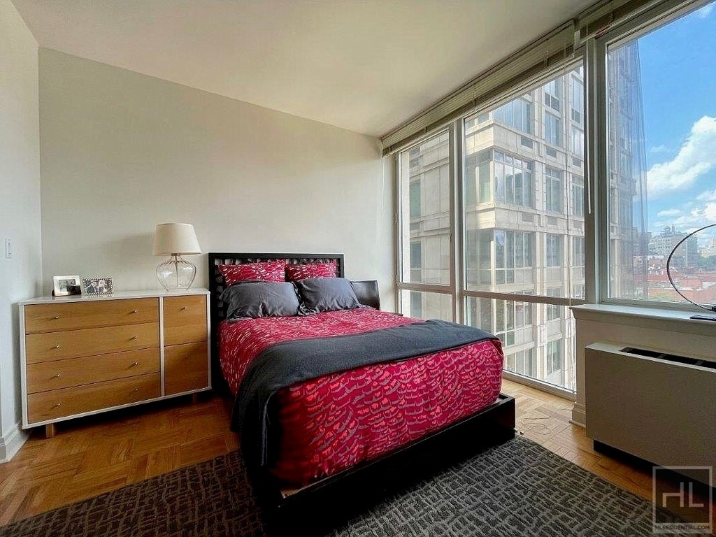 Lexington Avenue - Photo 2