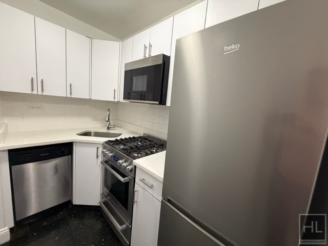 East 56 Street - Photo 3