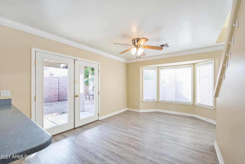 16036 N 11th Avenue - Photo 5