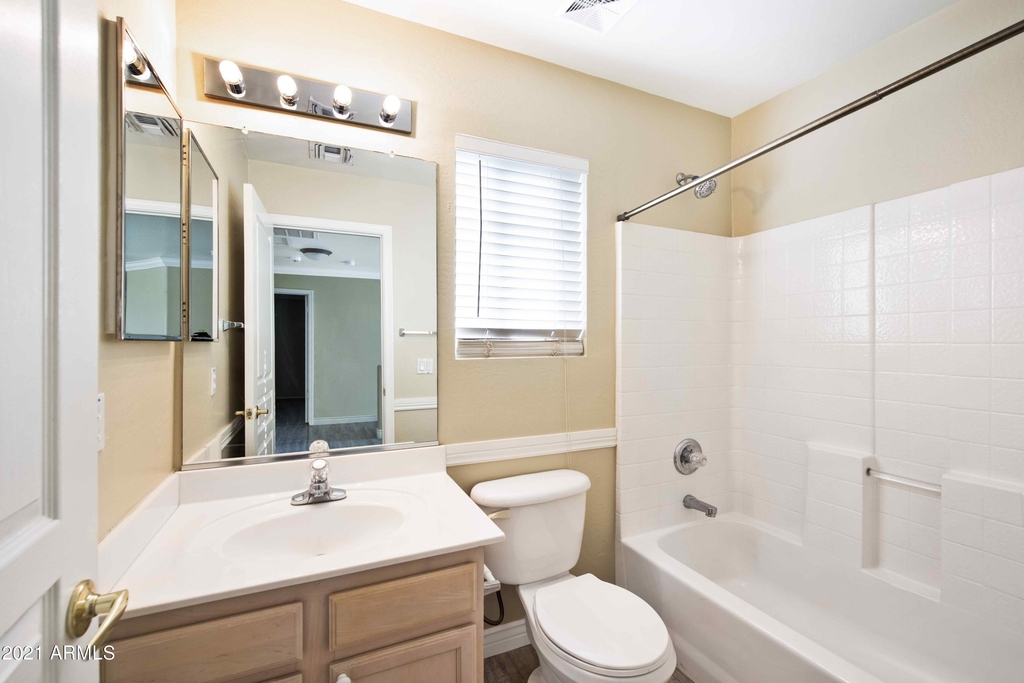 16036 N 11th Avenue - Photo 13