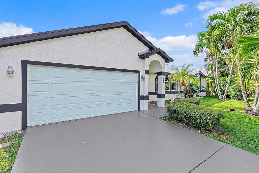 414 Sw Lairo Avenue - Photo 2