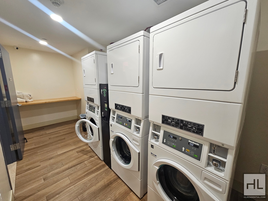 103-14 Northern Boulevard - Photo 10