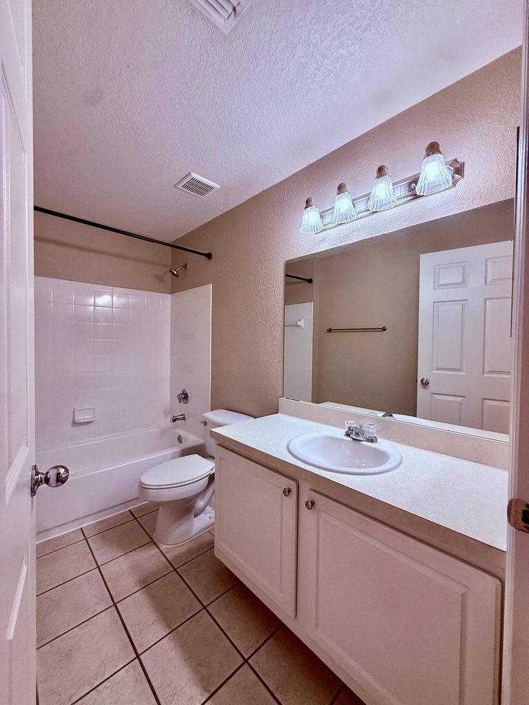 15145 Michelangelo Boulevard - Photo 2