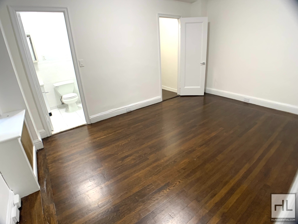 East 46 Street - Photo 3