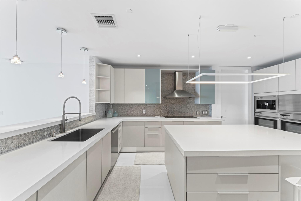 5959 Collins Avenue - Photo 11
