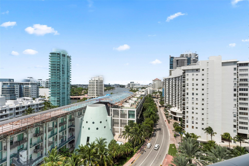 5959 Collins Avenue - Photo 26