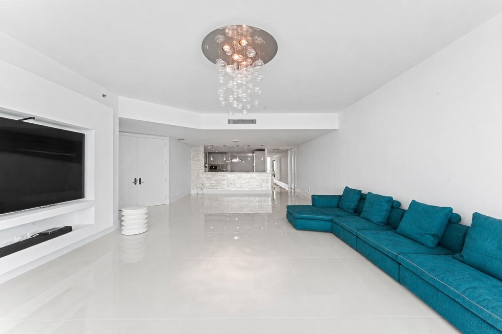 5959 Collins Avenue - Photo 7