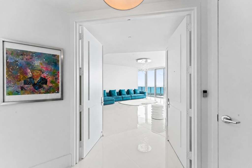 5959 Collins Avenue - Photo 3
