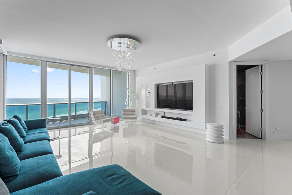 5959 Collins Avenue - Photo 5