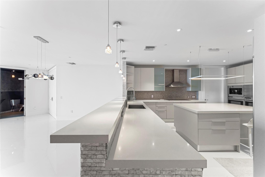 5959 Collins Avenue - Photo 10