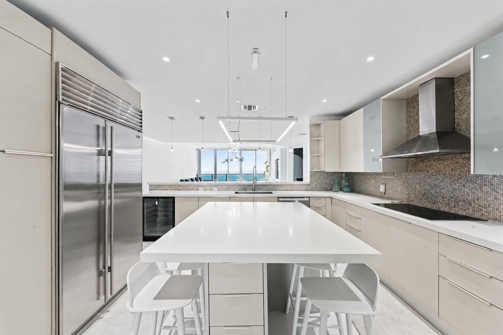 5959 Collins Avenue - Photo 13