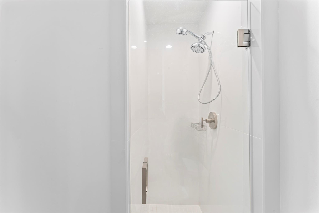 5959 Collins Avenue - Photo 21