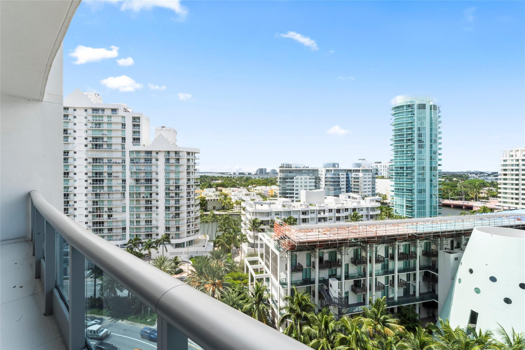 5959 Collins Avenue - Photo 25