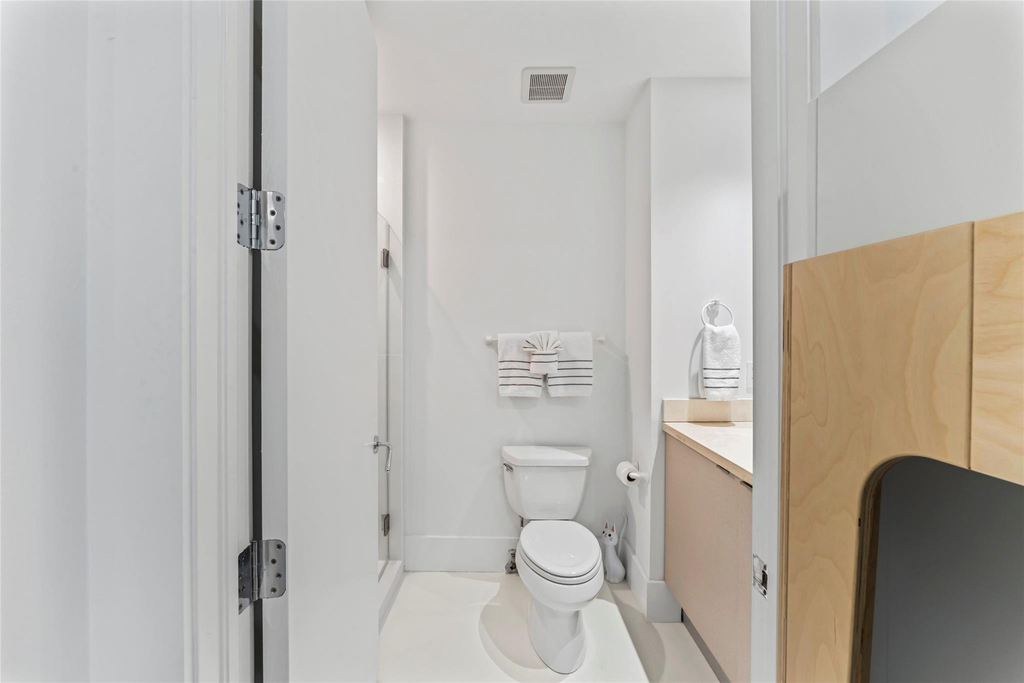 5959 Collins Avenue - Photo 20