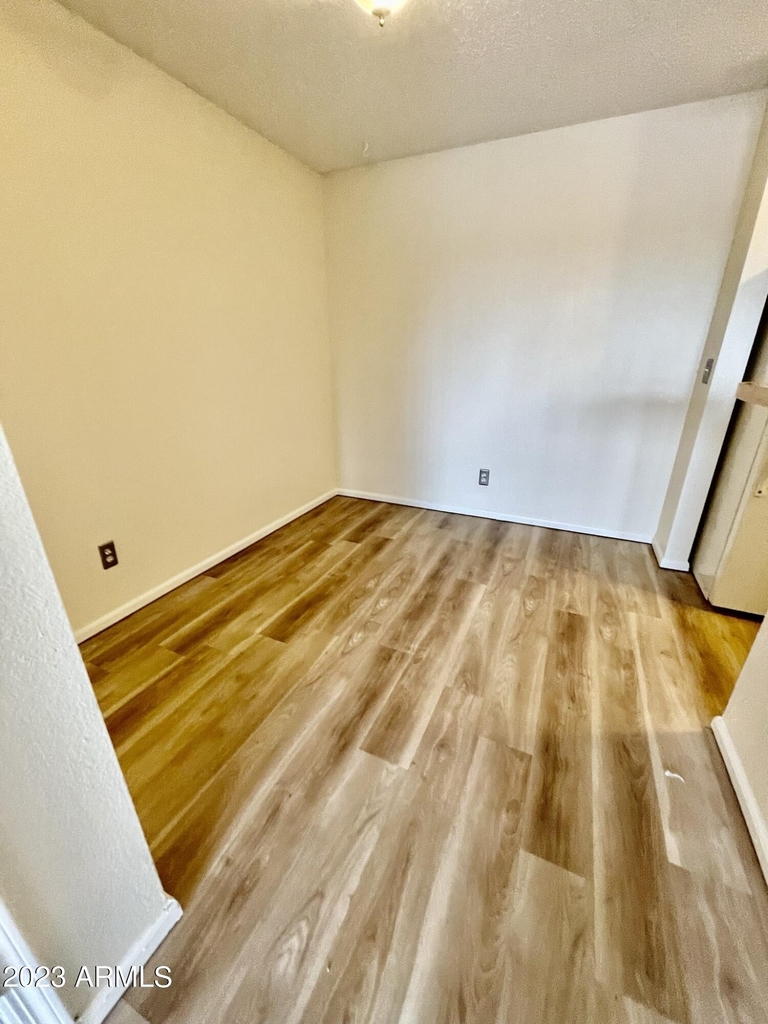 623 W Guadalupe Road - Photo 5