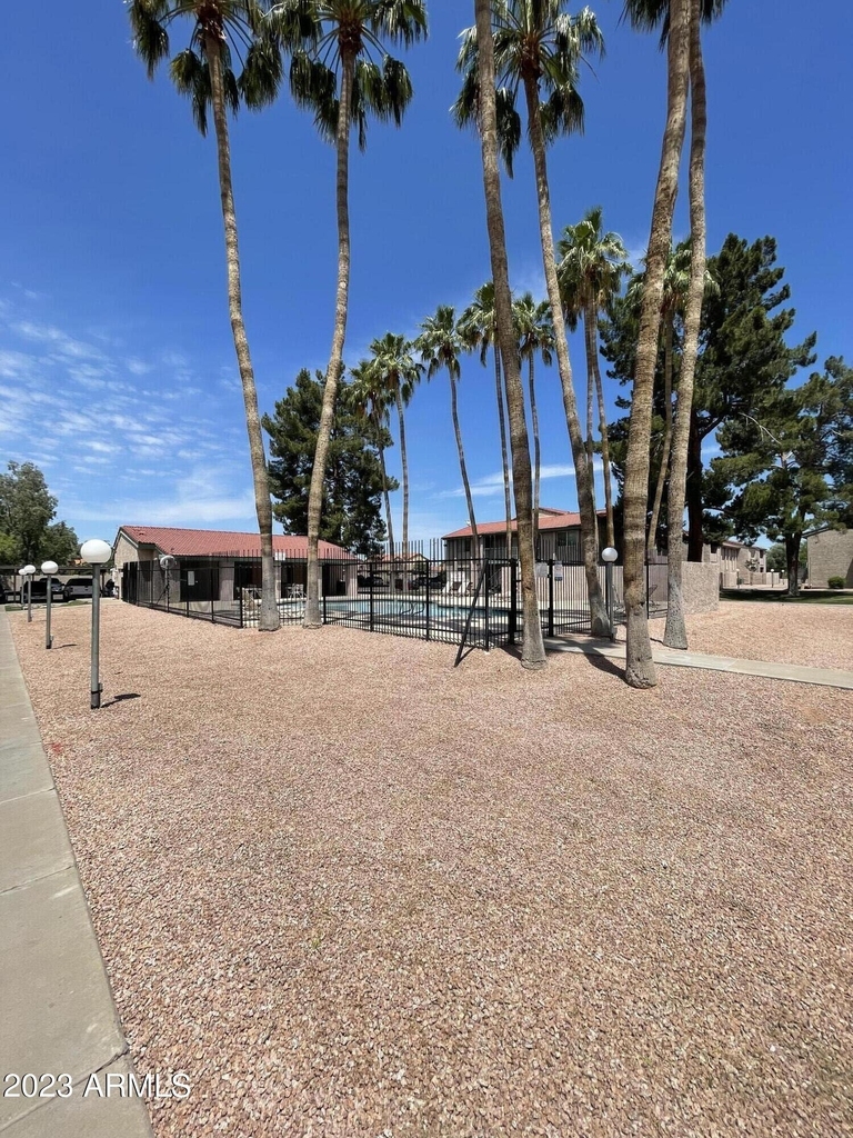 623 W Guadalupe Road - Photo 13