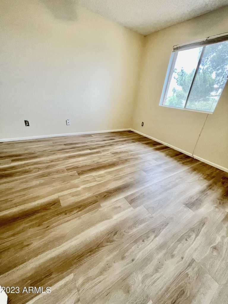 623 W Guadalupe Road - Photo 6