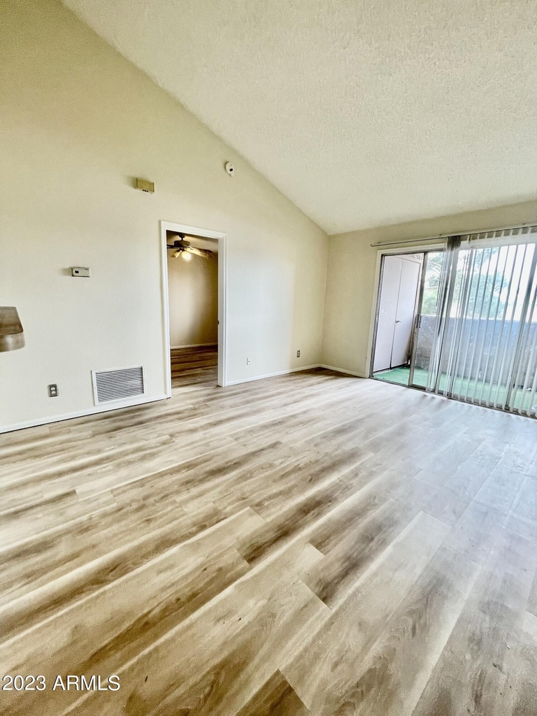 623 W Guadalupe Road - Photo 1