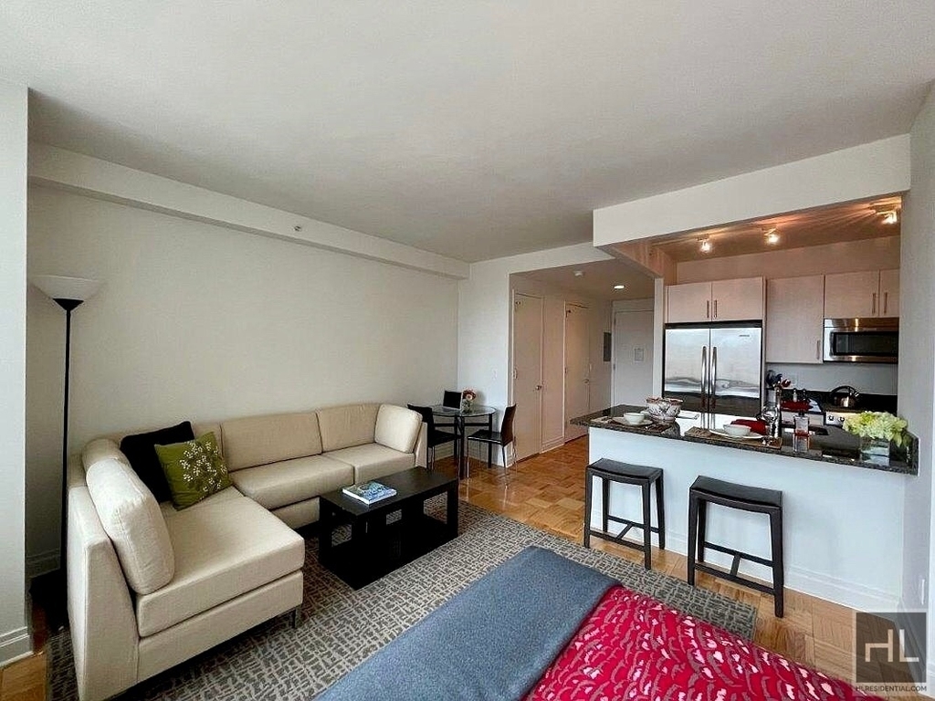 Lexington Avenue - Photo 1