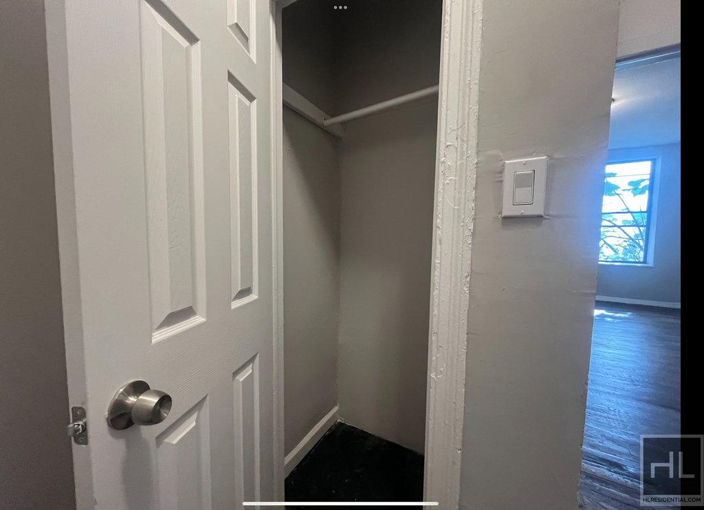 East 4 Street - Photo 2