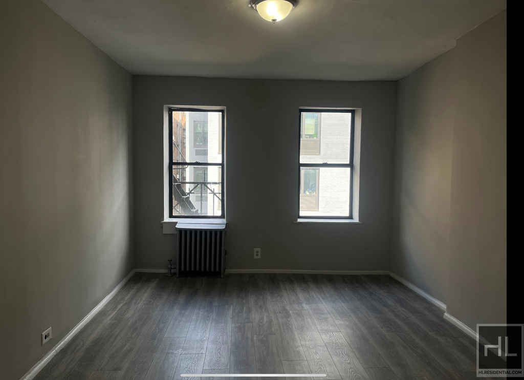 East 4 Street - Photo 0